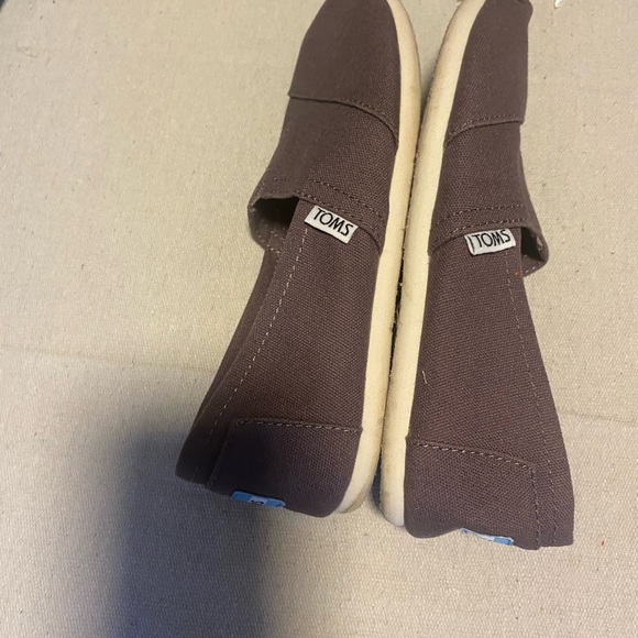Tom’s slip on gray canvas shoes Size 6.5 - Picture 4 of 6
